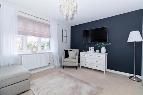 3 bedroom end of terrace house for sale - Sunflower Street, Worthing