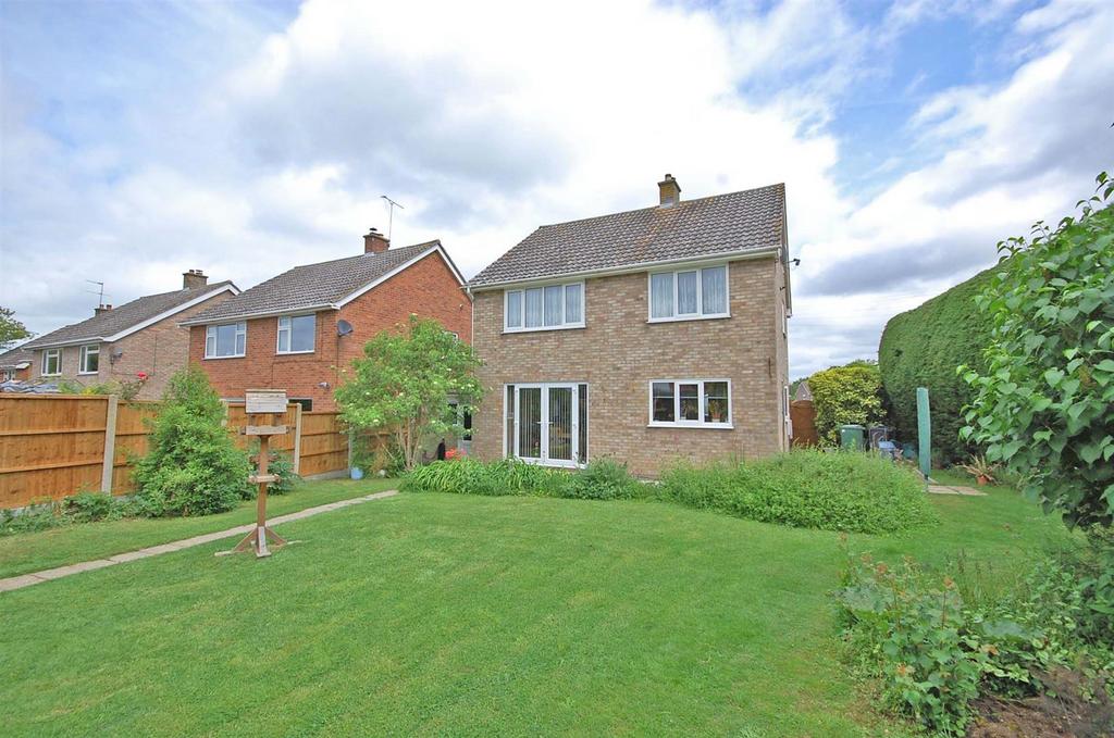 Brunwin Road, Rayne, Braintree 3 bed detached house - £400,000