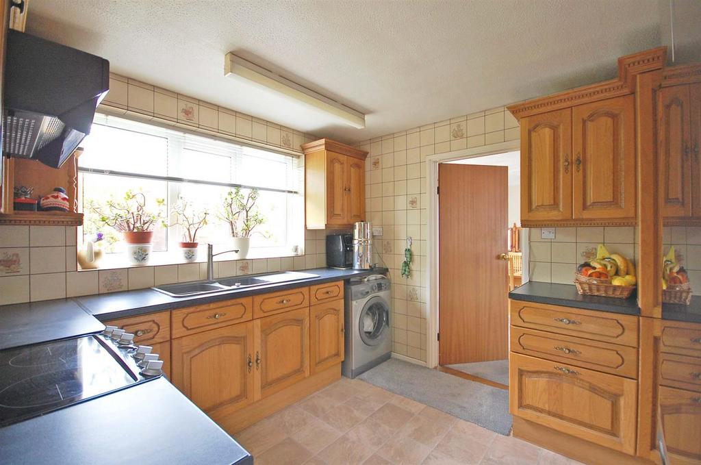 Kitchen b.jpg