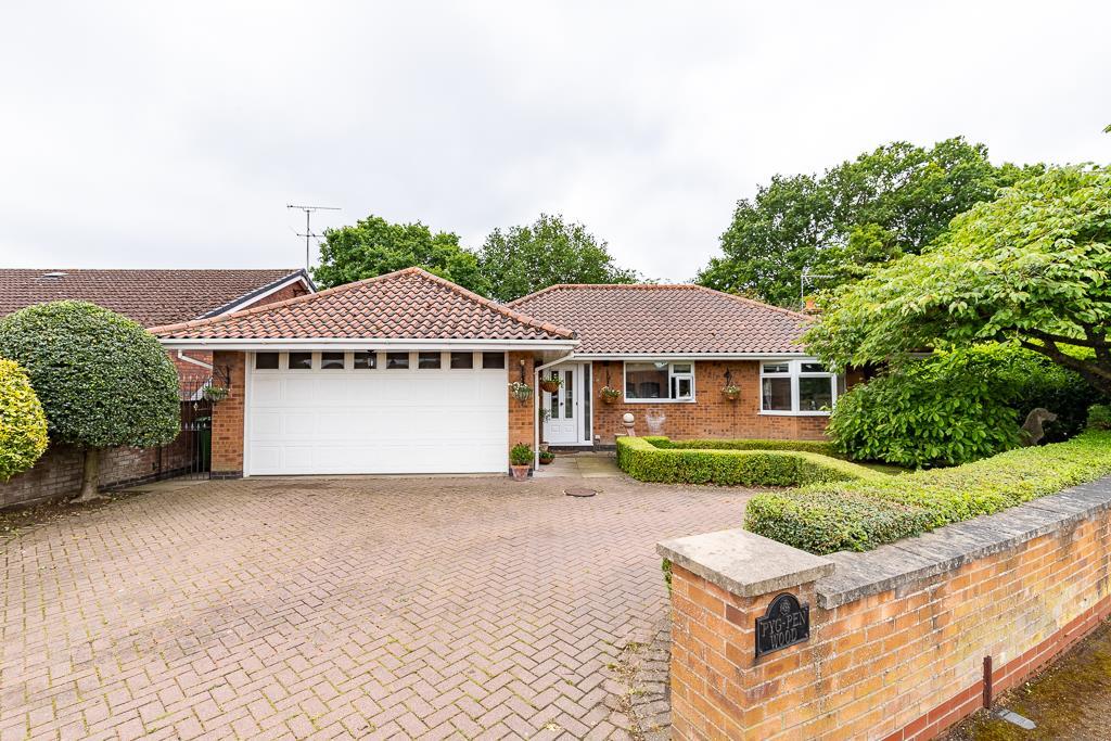 Avenue Clamart, Scunthorpe 3 bed detached bungalow £350,000