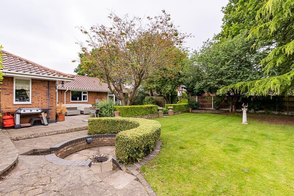 Avenue Clamart, Scunthorpe 3 bed detached bungalow £350,000