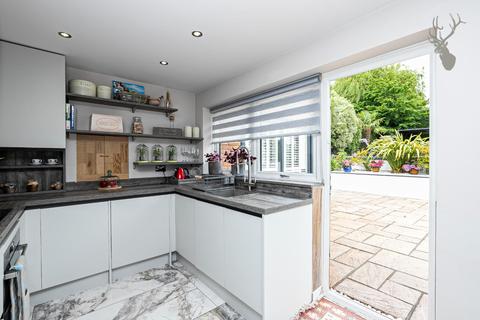 9 Whitehall Close, Nazeing, Waltham Abbey, EN9 2PY