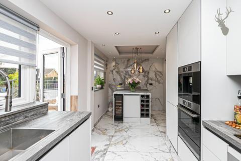 9 Whitehall Close, Nazeing, Waltham Abbey, EN9 2PY