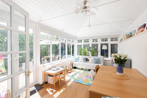 9 The Cressinghams, Epsom, KT18 5DJ