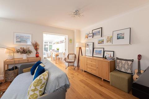 9 The Cressinghams, Epsom, KT18 5DJ