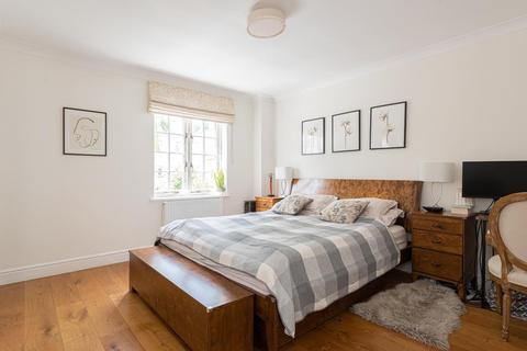 9 The Cressinghams, Epsom, KT18 5DJ