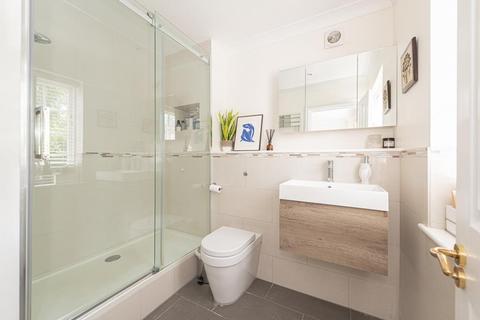 9 The Cressinghams, Epsom, KT18 5DJ
