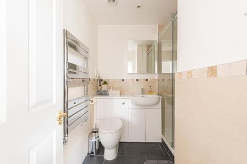 9 The Cressinghams, Epsom, KT18 5DJ