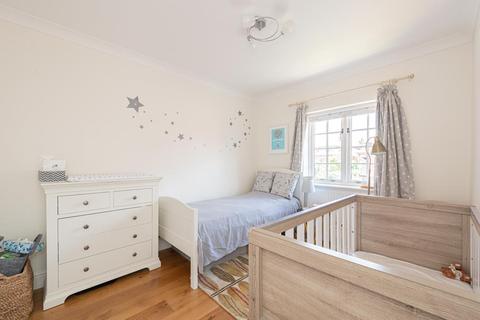 9 The Cressinghams, Epsom, KT18 5DJ