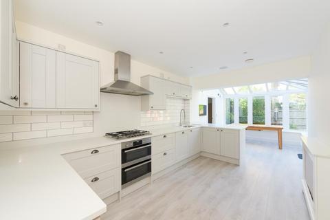 5 Calvert Close, Epsom, KT19 8AB