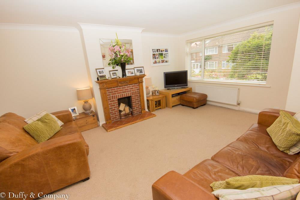 Fieldway, Lindfield, West Sussex 3 bed end of terrace house £1,500