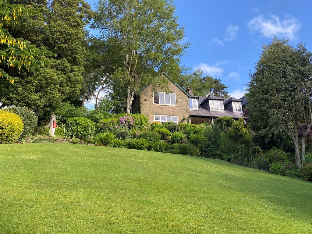 Reservoir Road, Whaley Bridge, High Peak 4 bed semidetached house £