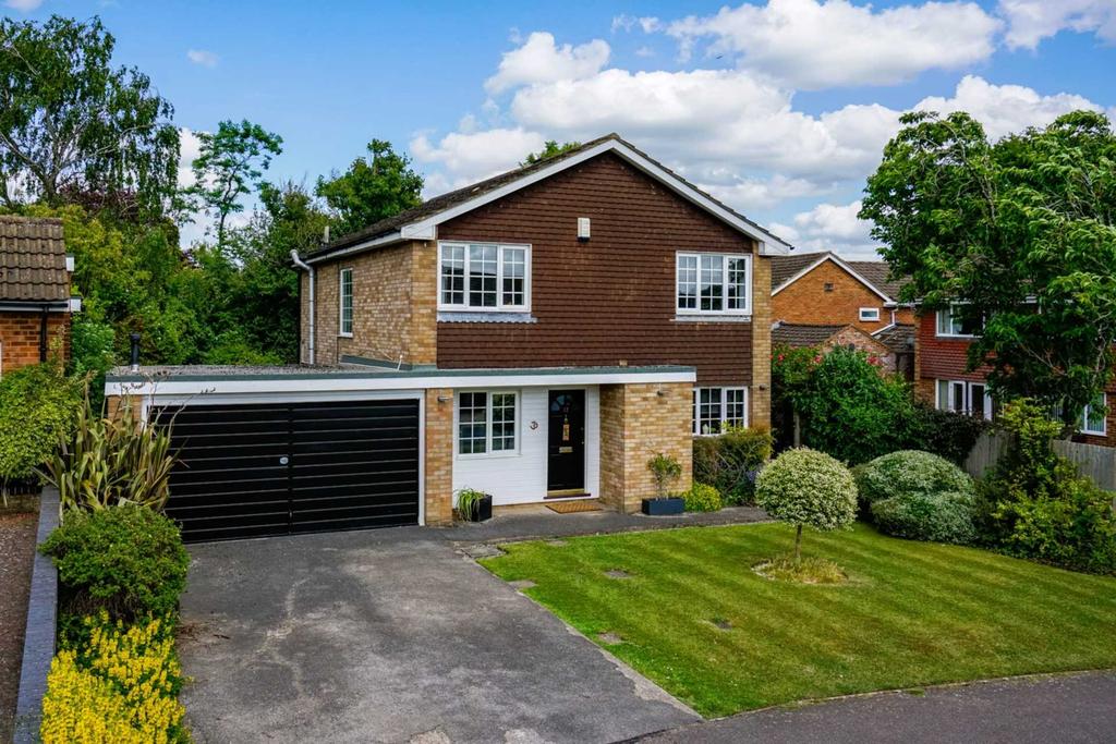St Anthonys Avenue, Leverstock Green 4 bed detached house £900,000