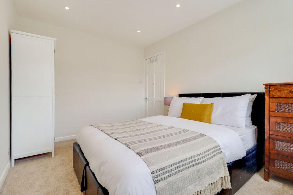 Bedroom 2 (Double)