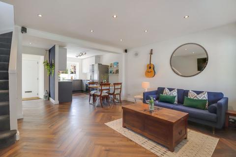 10 Belvedere Close, Guildford, GU2 9NP