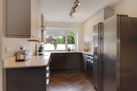 10 Belvedere Close, Guildford, GU2 9NP