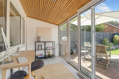 10 Belvedere Close, Guildford, GU2 9NP