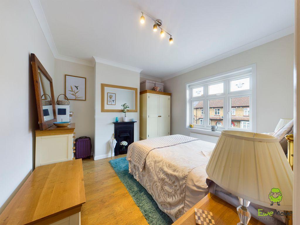 Bedroom 1 (Double)