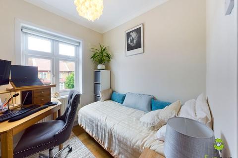 11 Lydia Road, Erith, DA8 2BB