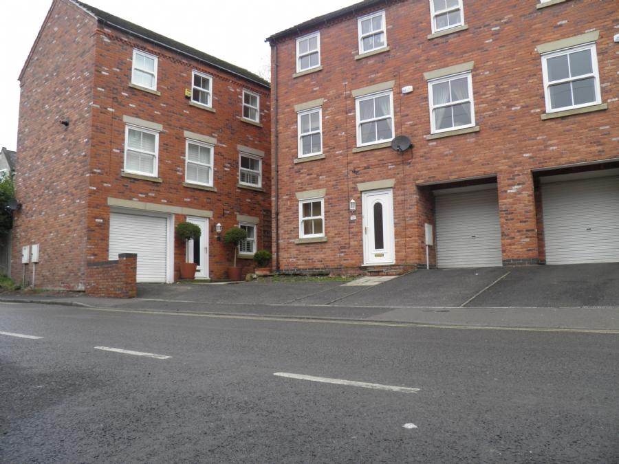 NOTTINGHAM ROAD, BELPER, DERBYSHIRE 3 bed townhouse £925 pcm (£213 pw)