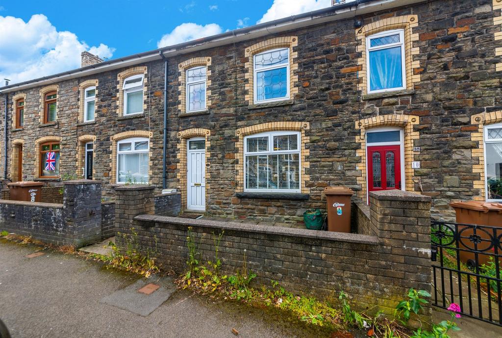 Chapel Farm Terrace, Cwmcarn, Cross Keys, Newport. NP11 3 bed terraced