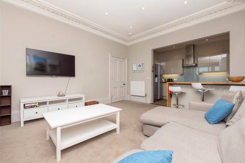 4 bedroom flat to rent, (4f2) Warrender Park Terrace, Edinburgh, EH9