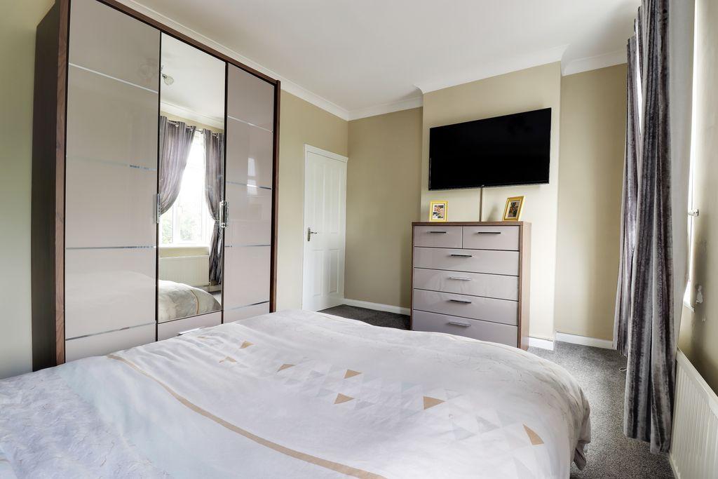 Bedroom 1 (Double)