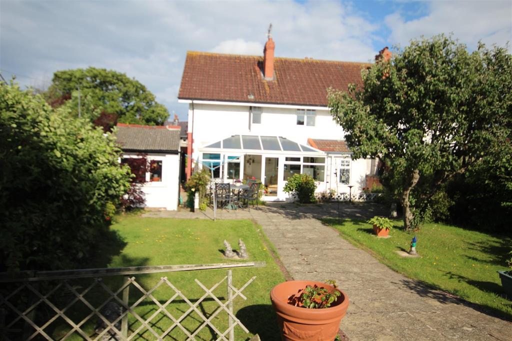 Victoria Drive, Llandudno Junction 4 bed semidetached house £345,000