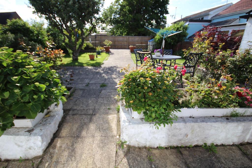 Victoria Drive, Llandudno Junction 4 bed semidetached house £345,000