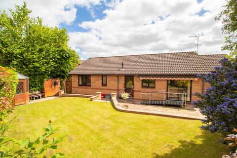 3 bedroom bungalow for sale - Sparks Close, Great Boughton, Chester
