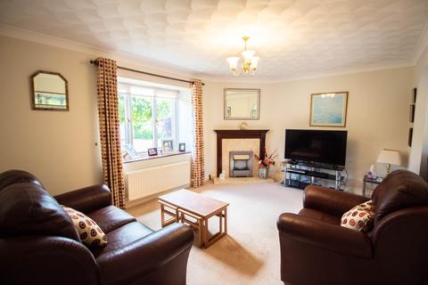 3 bedroom bungalow for sale - Sparks Close, Great Boughton, Chester