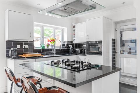 undefined, Queens Road,  Farnborough, GU14