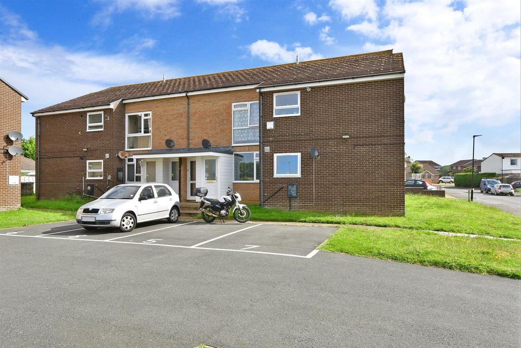Parkway, Apse Heath, Isle of Wight 2 bed apartment £135,000