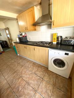 2 bedroom terraced house to rent, Eastwood Road, Ilford IG3