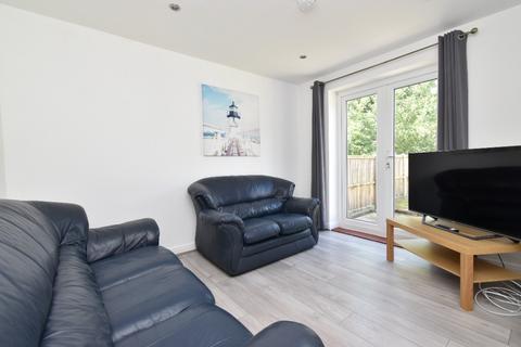 5 bedroom semi-detached house to rent, Cresswell Close, Norwich, NR5