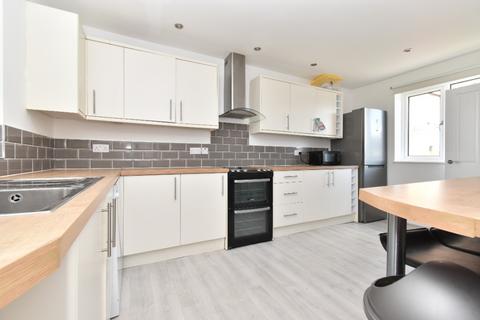 5 bedroom semi-detached house to rent, Cresswell Close, Norwich, NR5