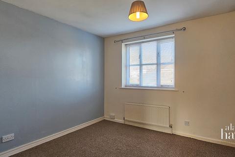 2 bedroom end of terrace house to rent, Squirrel Crescent, Royal Wootton Bassett, SN4