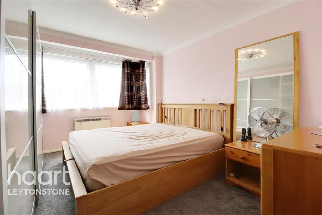 Queenswood Garden, Leytonstone, E11 2 bed flat to rent £1,700 pcm (£