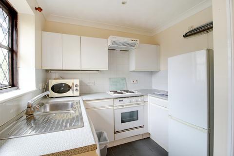 Studio to rent, Chancellor Gardens, South Croydon CR2