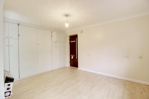 Studio to rent, Chancellor Gardens, South Croydon CR2