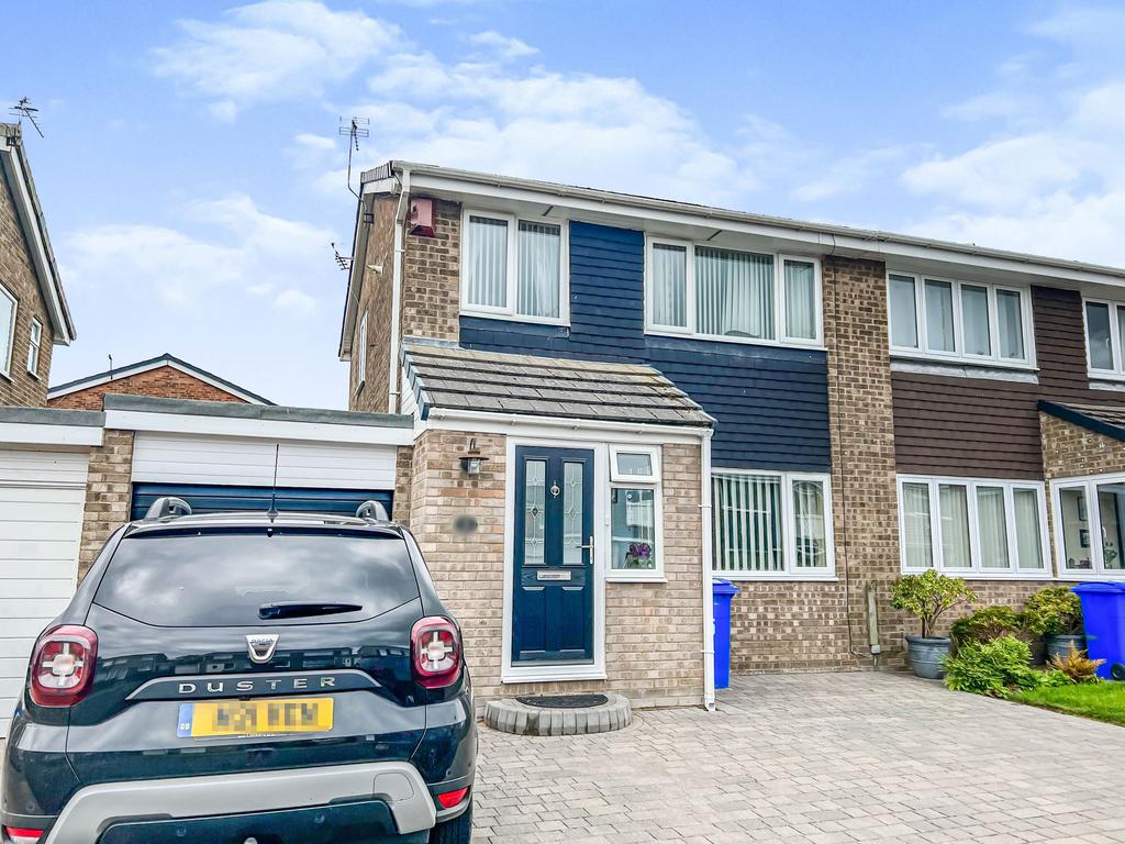 Sheringham Drive, Cramlington, Northumberland, NE23 8HB 3 bed semidetached house £175,000