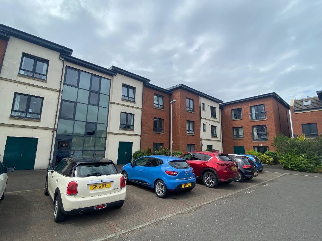New Mart Square, Chesser, Edinburgh... 2 bed flat £1,200 pcm (£277 pw)
