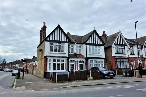204 Bellingham Road, London, SE6 1EJ