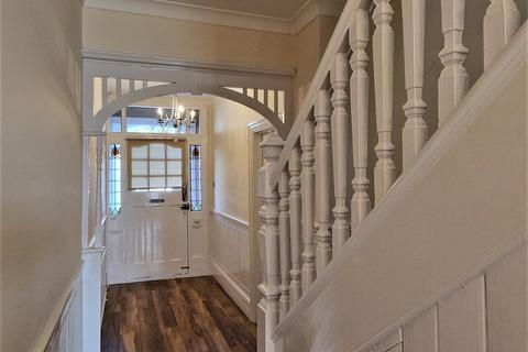 204 Bellingham Road, London, SE6 1EJ