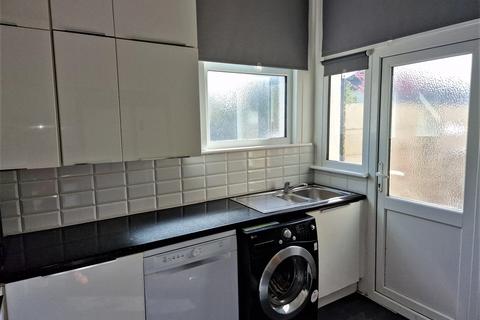 204 Bellingham Road, London, SE6 1EJ