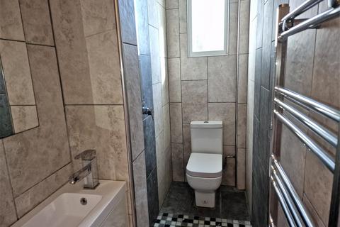 204 Bellingham Road, London, SE6 1EJ