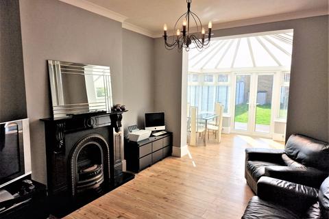 204 Bellingham Road, London, SE6 1EJ
