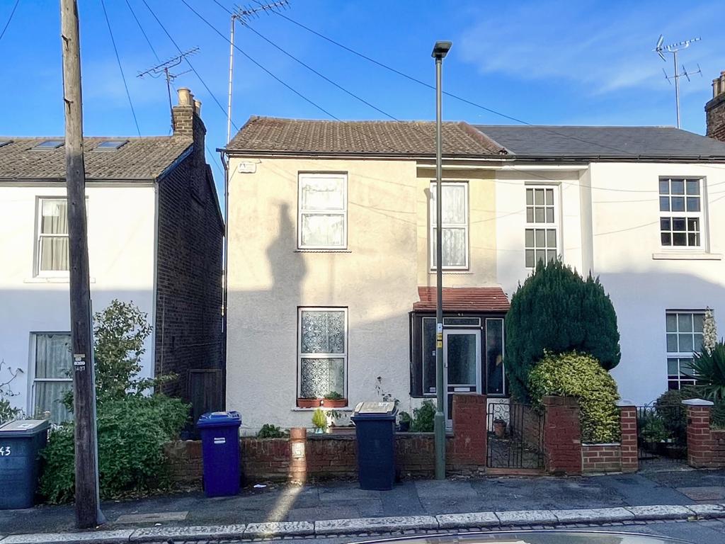 Trinity Road, East Finchley, N2 2 bed semidetached house to rent £