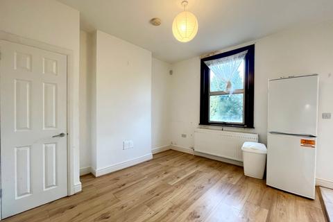 2 bedroom semi-detached house to rent - Trinity Road, East Finchley, N2