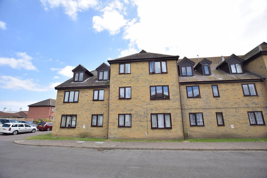 Warwick Road, Clacton-on-Sea 1 bed ground floor flat - £90,000